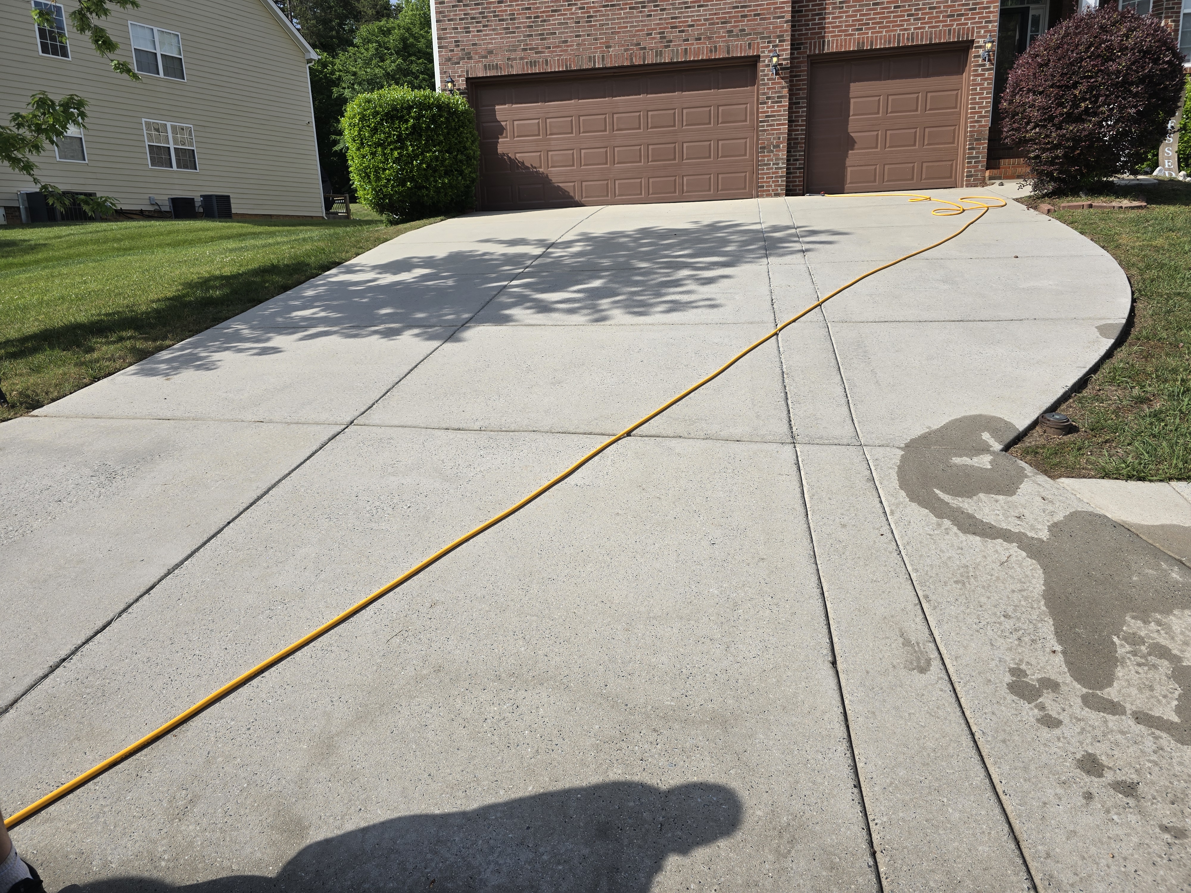 Top quality driveway cleaning in McLeansville NC.